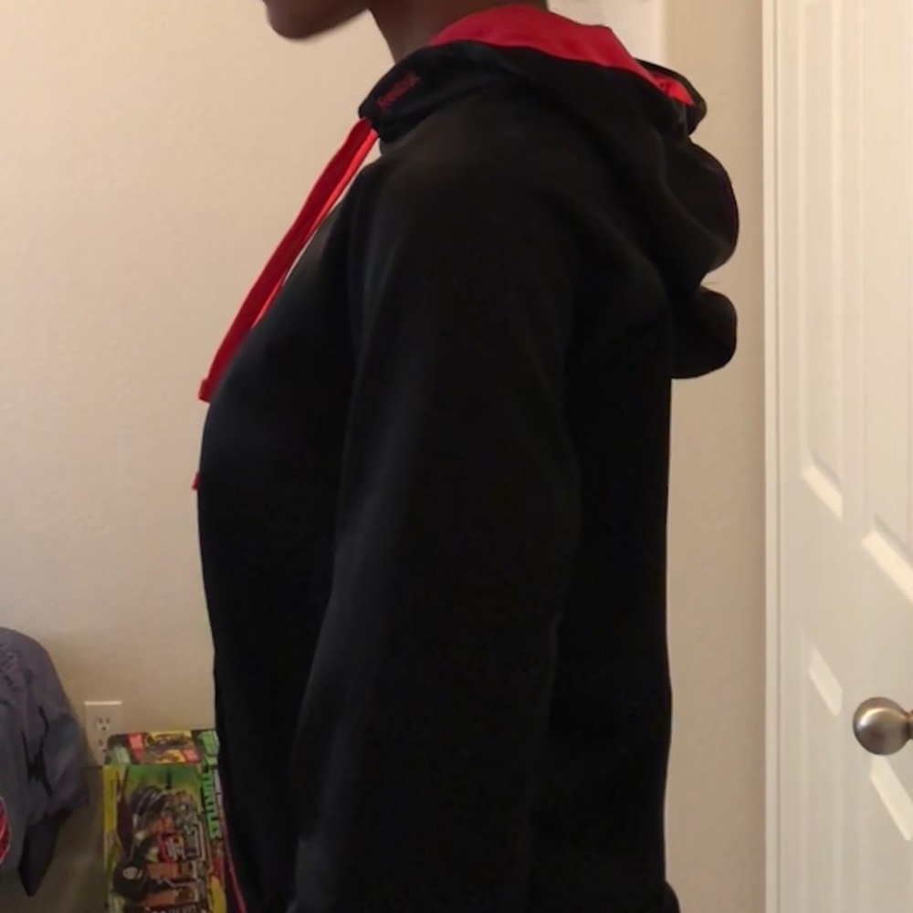 Active Reebok Pullover - Picture 3 of 4